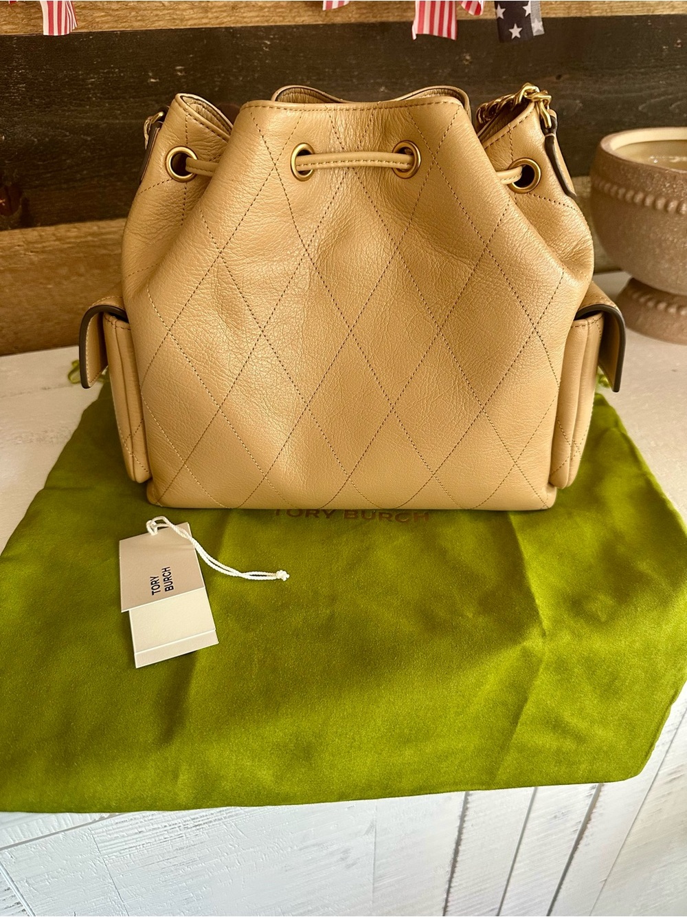 Tory Burch Beige Quilted Leather Drawstring Bucket Bag with Gold Chain - Picture 3 of 7